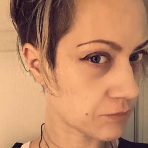 Meet your Posher, Lara